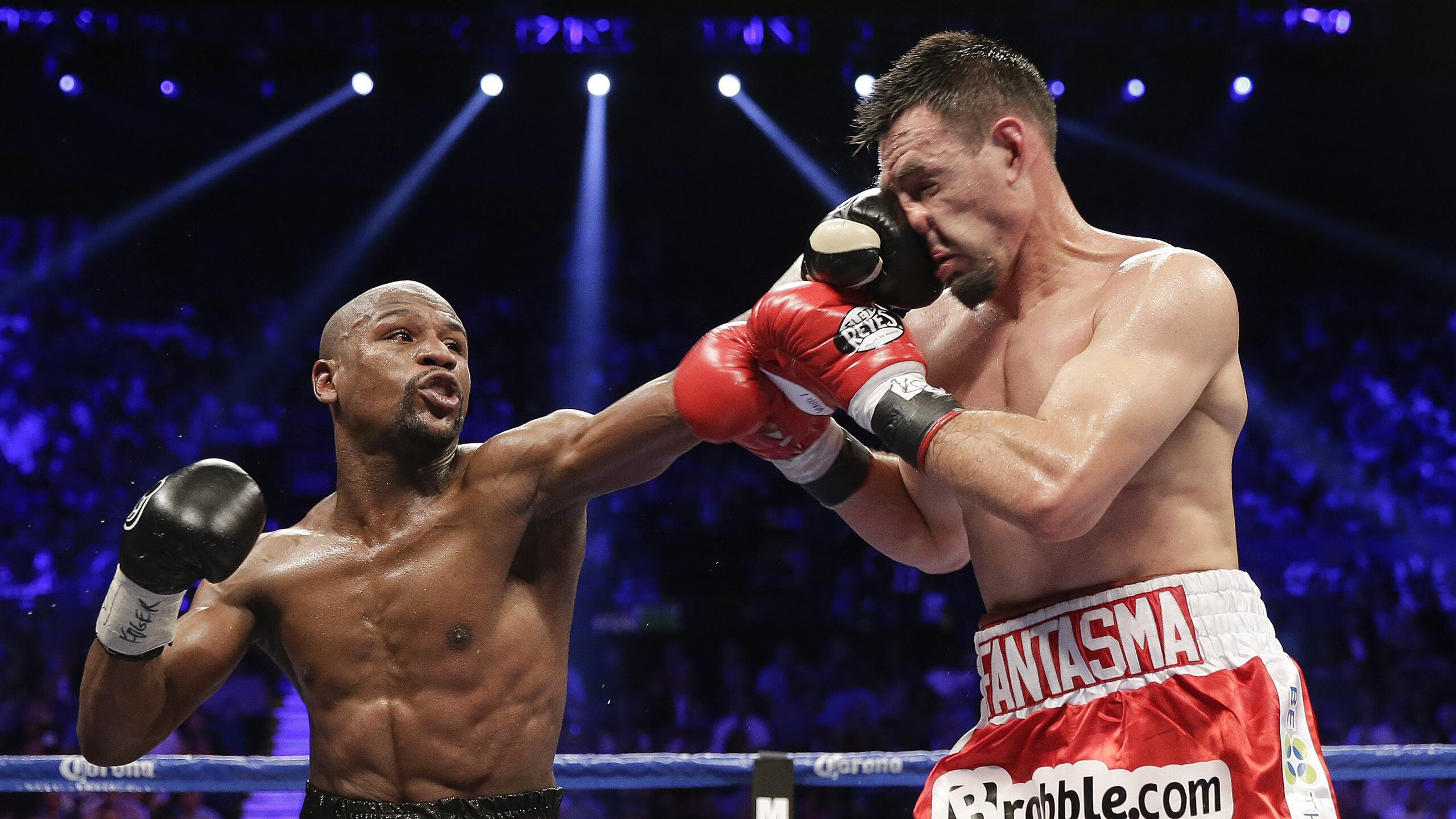 爱游戏平台-国际足球赛事中,一支球队霸气登场,夺得胜利,国际足球十大精彩比赛