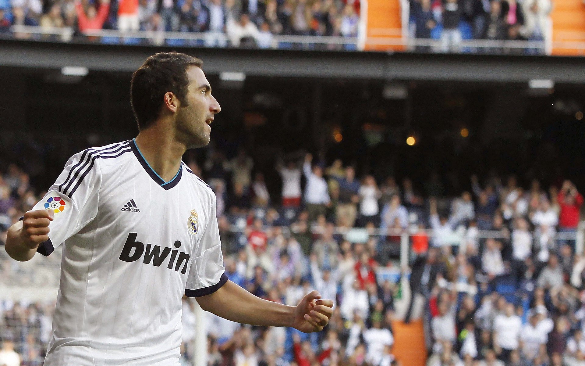 爱游戏官方论坛-博卡攻守转换节奏偏慢，被拜仁反击多次打穿，博卡俱乐部著名球星